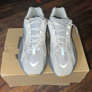 (Used) Yeezy 700 V2 ‘Tephra’ [Doesn’t come with the original box]